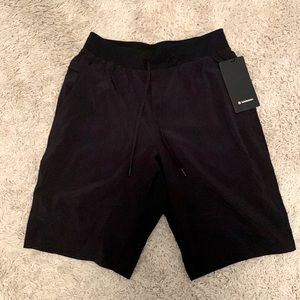 Lululemon knee length workout shorts size M